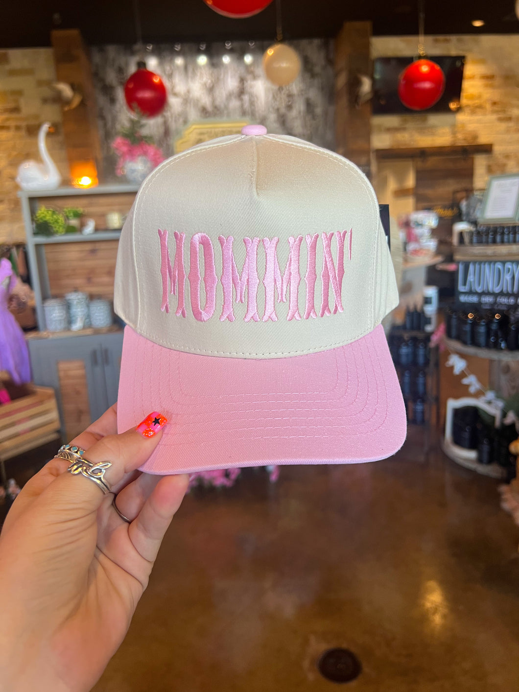 Mommin’ Trucker Hat Light pink